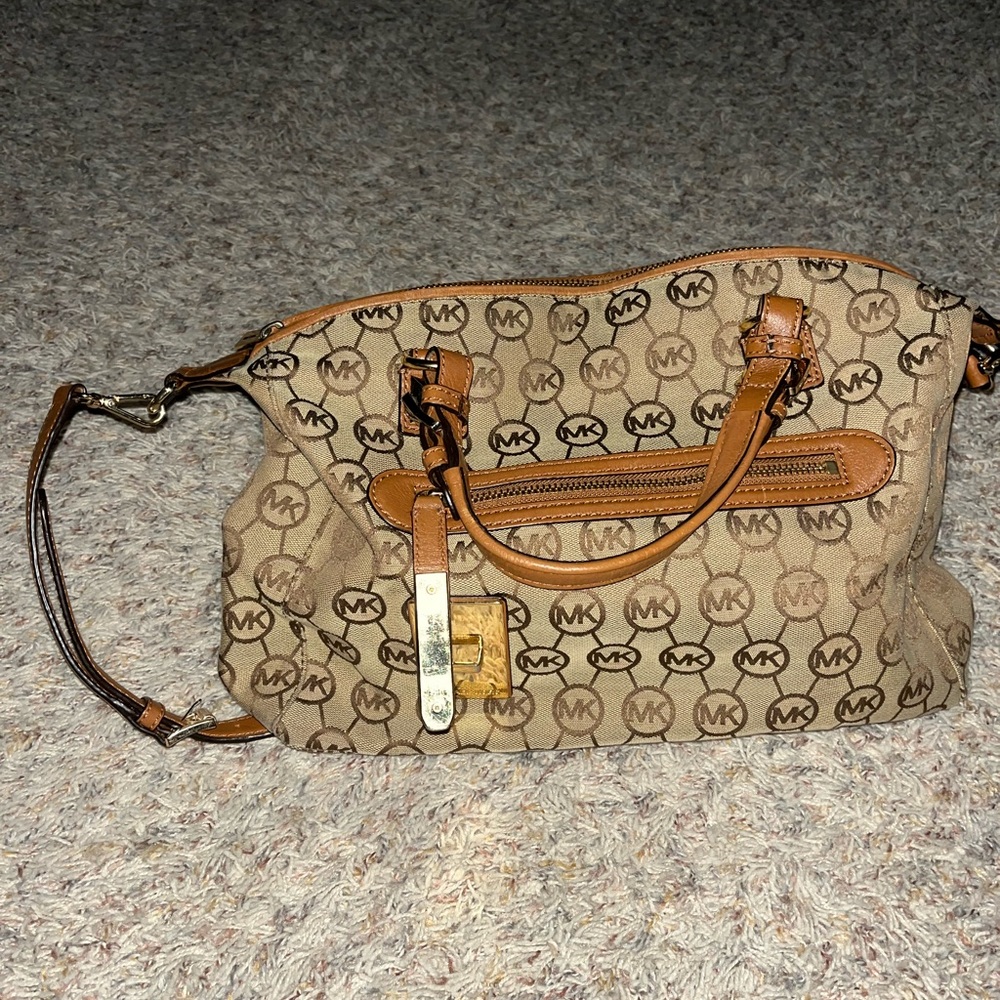 Micheal Kors purse
